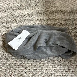 BNWT Calvin Klein Infiniti Scarf